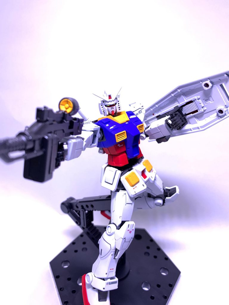 SEED風ポーズでパシャリ実物と色合いが異なるので撮影の勉強しないといけませんね・・・＞＜