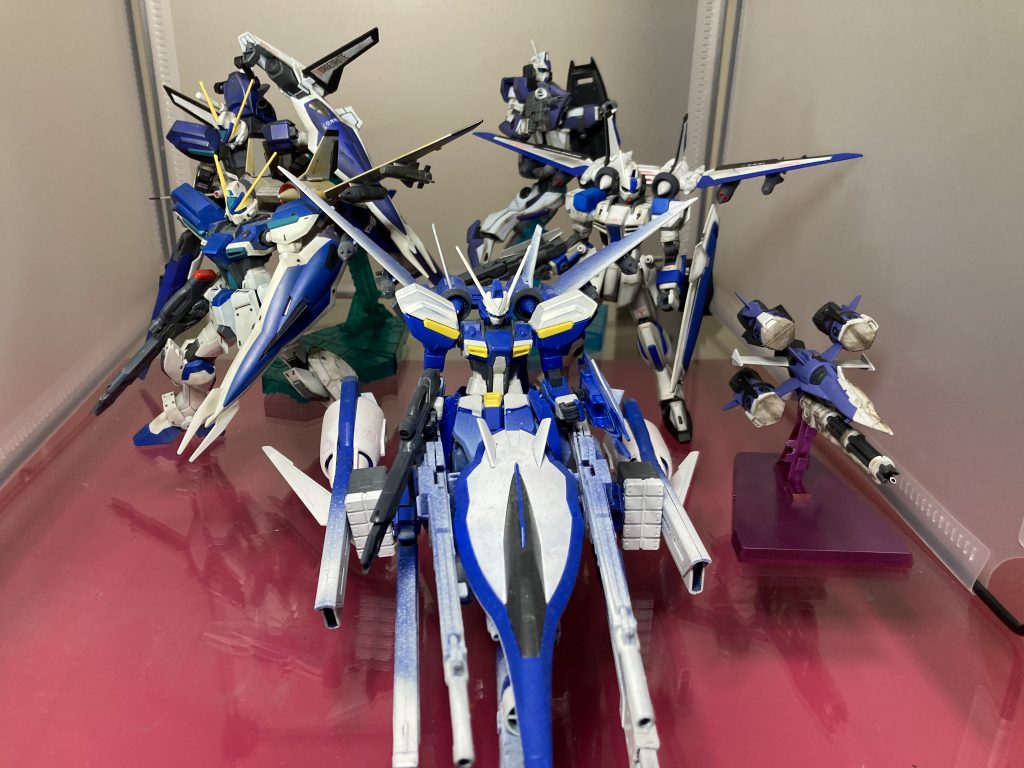最後に…今まで作ったダガーとかウィンダムを全部並べてみました。元々ガンバレルを持っていた105ダガーは改造失敗して捨ててしまったんや…ごめんな。 最後まで見ていただきありがとうございました<(_ _)>