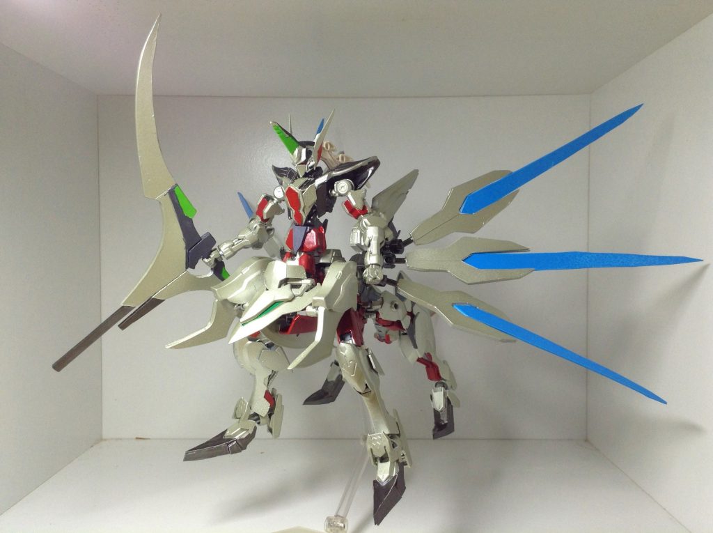 使ったキットはバルバタウロスと信長エピオン(肩だけ)くらいですあとはジャンクとプラ板、パテで出来てます文章が思いつかなかったのでこの先は無し！