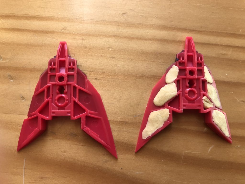 肉抜き穴が気になったのでパテで埋めました。Gフレームは肉抜き穴もデザインが面白いんですけどね…。