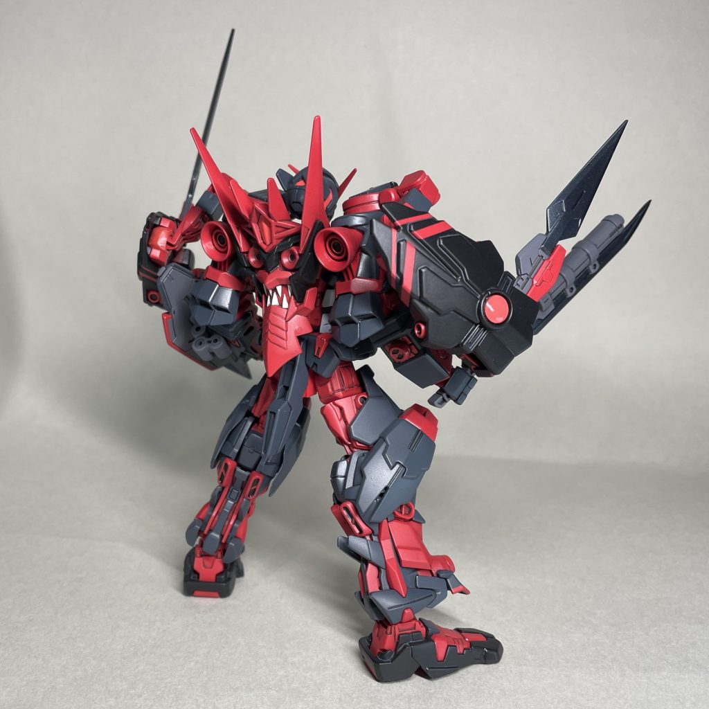 サブアーム展開 うしろ 肩サブアームの可動範囲が足りなかったので、30MMのジョイントや「すーぱーふみな」のアームを加工したものなどを組み合わせ、可動させたい位置まで動かせるように加工しました。