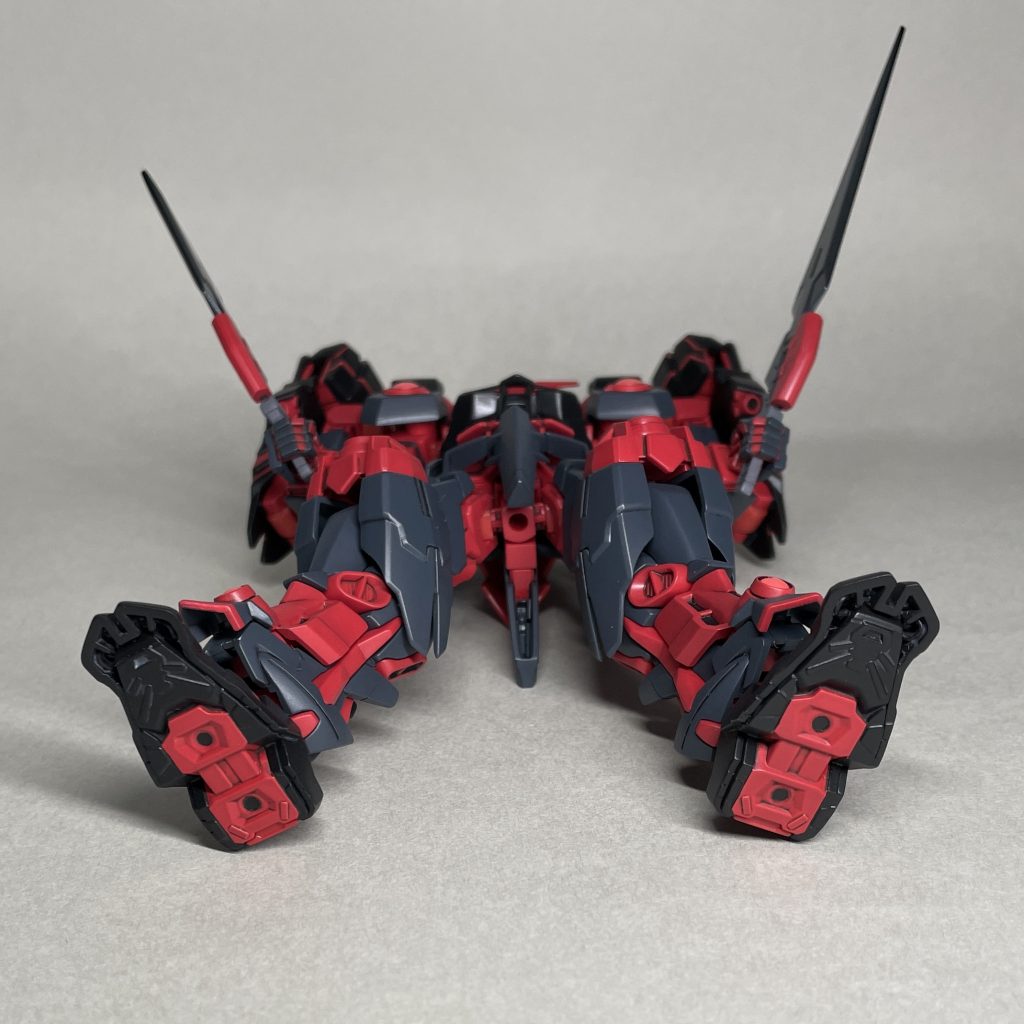 下から つま先や尻尾?の肉抜き部分には、そのへんにあった物を詰め、何もしないよりはマシな感じにしました。