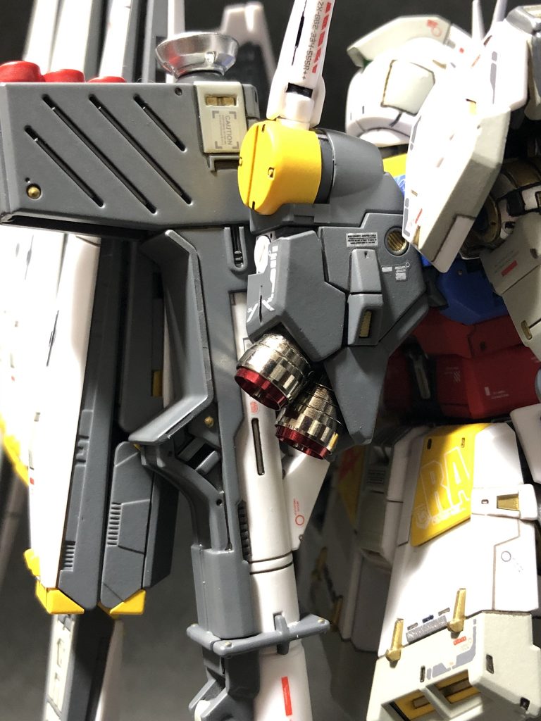 バックパックのバーニアもメタルパーツに交換しました