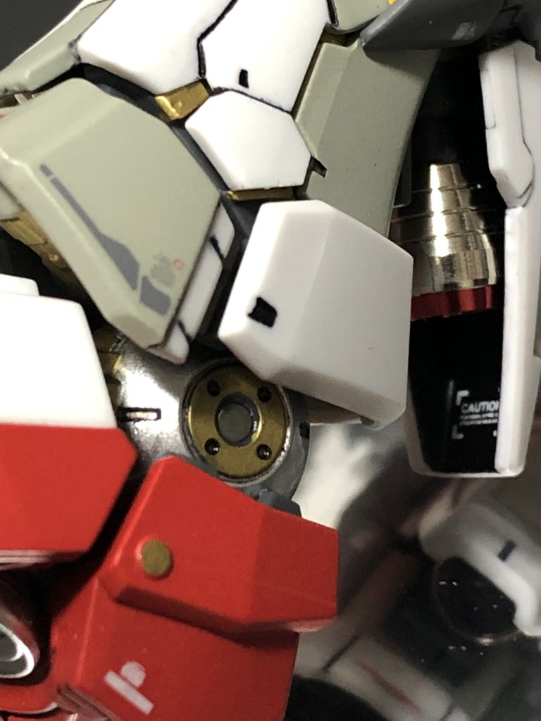 関節部分はガンダムマーカーで塗り分け