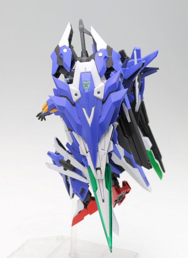 GNバスターソードIIをイメージして作成した武器GNケラウノスバスターソードII　ジオニックソードベースにして、イージスナイトの肩とイージスシールド、ダイバーエースユニットのパーツと、付録でついてたクアンタのフルセイバーの刀身を使いました。最近のガンプラ品薄事情でほしいパーツが手に入らず、手持ちのジャンクパーツで苦労しましたが、なんとかイメージ通りの武器にしあがりました。