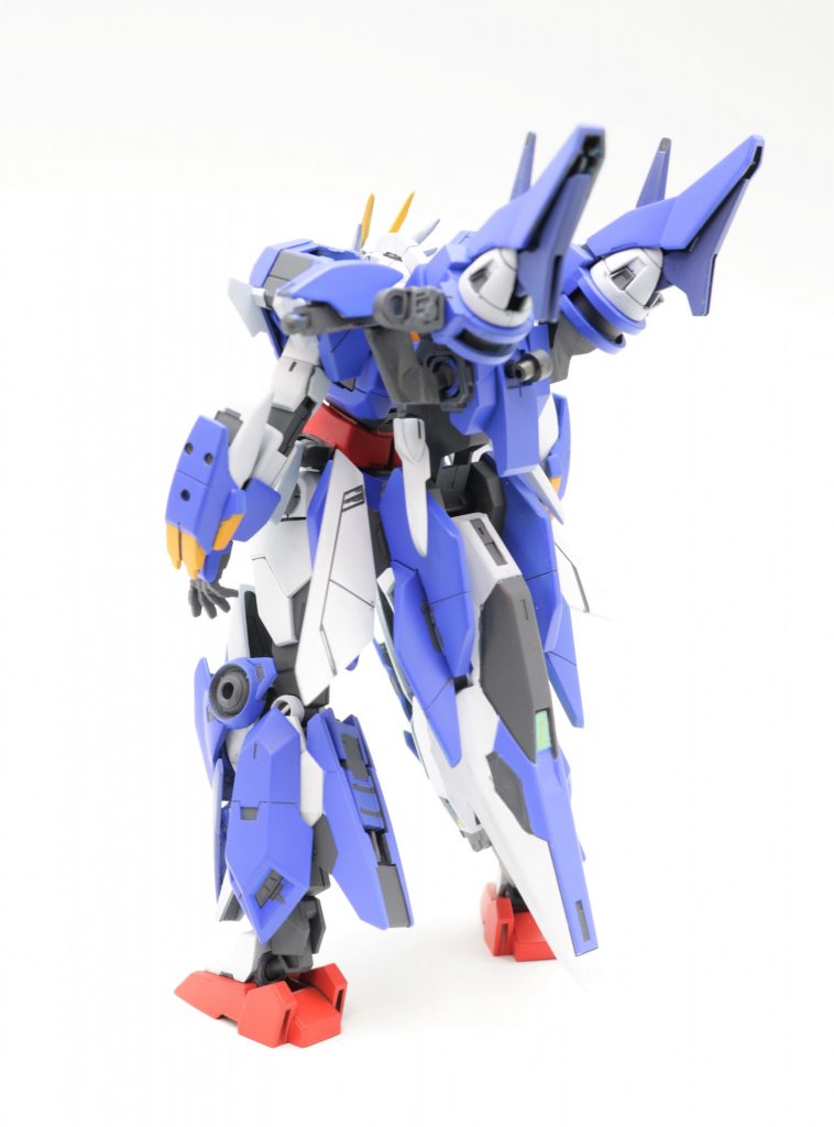 ノーマルの背面GNドライブはV2のようないイメージで配置しました。