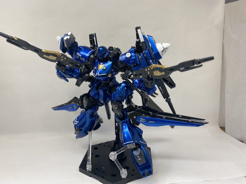 次はアクションベースを用いて、ツインバスターライフルを構えた姿。