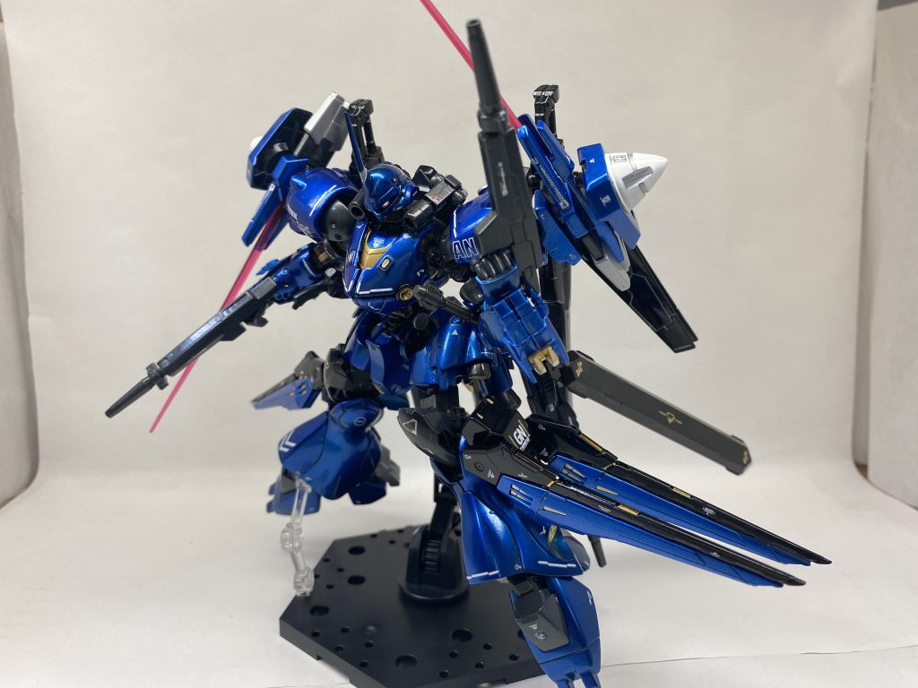 ツインドッズキャノンを手に持ってAGE2っぽいポーズ。