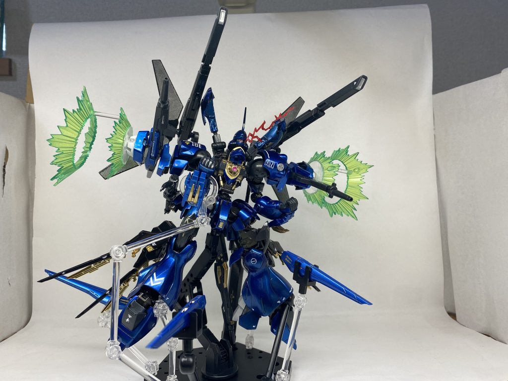 最後にフルバースト状態。僕自身、このレベルの大幅な改造はしたことがなかったので、各所粗だらけですが、個人的にはかっこよくできたかなと思います。今回はアナザー要素を詰め込んだ結果、射撃も近接もいける万能機になったので、次は射撃や近接に特化した機体を作ってみようかなと思っています。ここまで見てくださってありがとうございました。