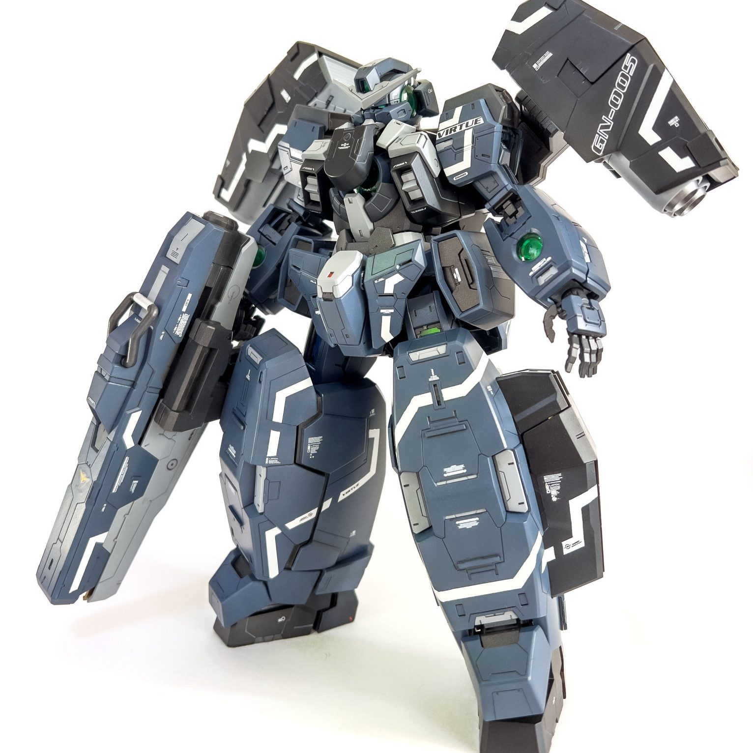 新商品 MG 1/100 ガンダムヴァーチェ メタル＆パール全塗装完成品