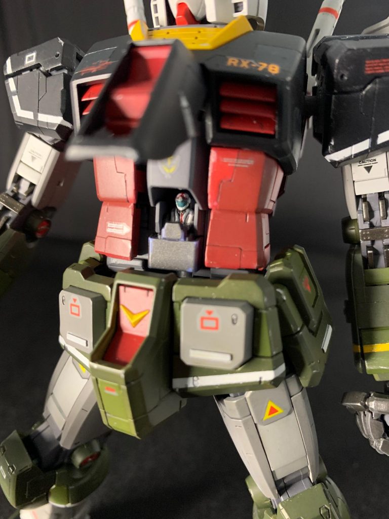 老眼と戦いながらアムロレイも塗装。まだまだ頑張ります！