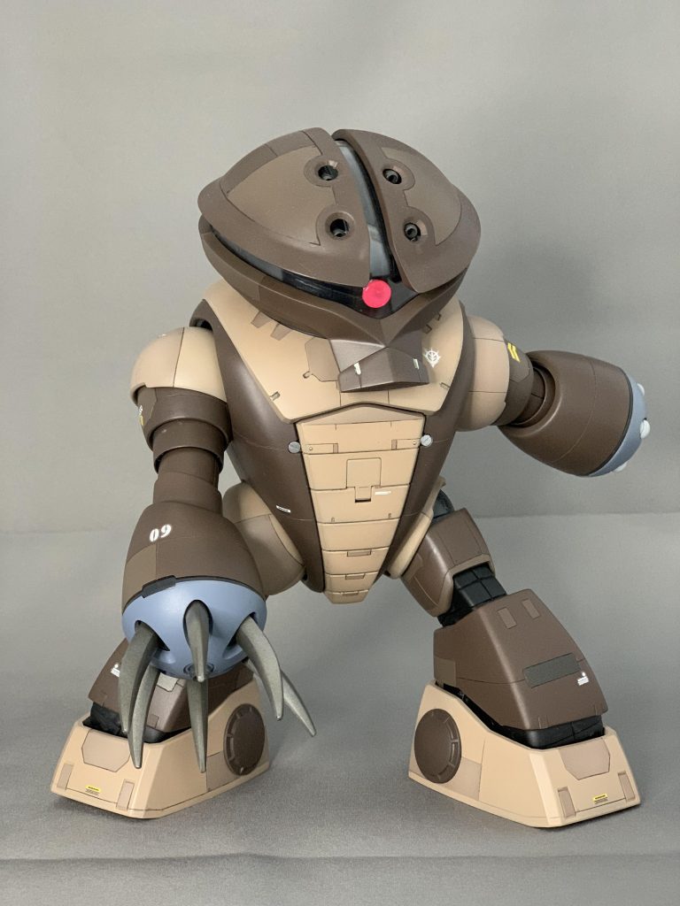 旧1/144のキットの箱絵イメージ。スジ彫りをした経験がないもので知り合いの上級者にツールやら工程やらいろいろと聞きながら完成させました。