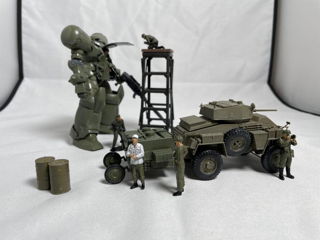 そろそろお昼の時間．「ご飯だ，降りてこいー」「メニューは何？軍曹」「青椒肉絲」