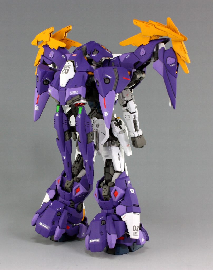 関節・メカ部分は4色使い分けでゴチャ感が出るようにしてみました。