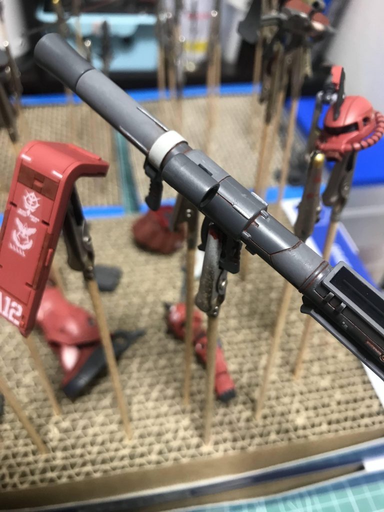 水性アクリルを筆塗りしつつ、スミ入れしました。人生初の「絵の具スミ入れ」に挑戦しましたが、エナメルと比べると流れるのが弱いかな…と思います。が、臭わないのがいいです。