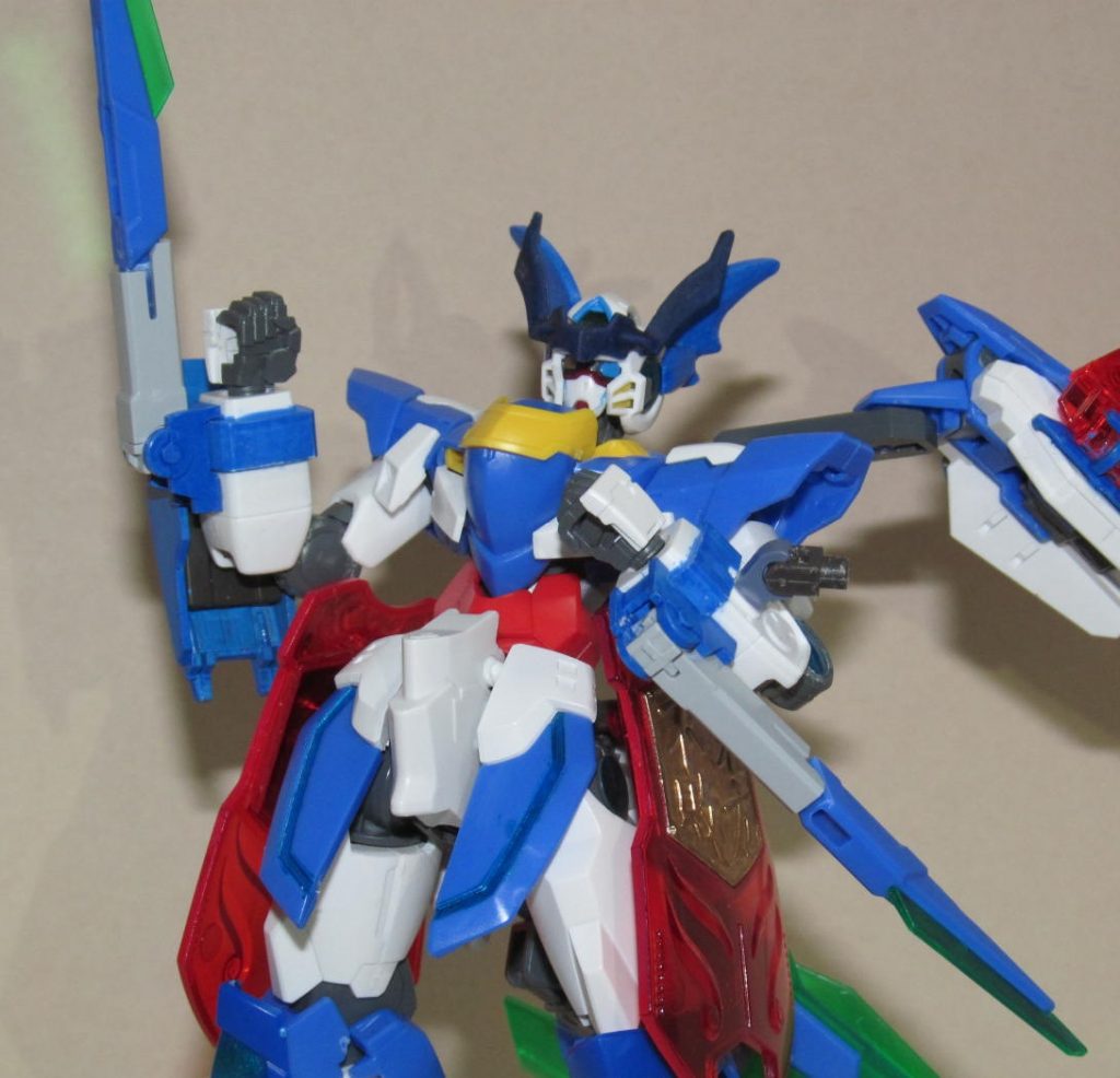 腕部には、流派東方不敗ではありませんがドモンの関係者ということでゲルマン忍者要素を取り入れています。ビルダーズパーツのMSソード01の基部に、無意識で手元のブレード系を差し込んでいたらピッタリはまったソードビットBを装着しています。もちろん射出可能!アームカバーは元々シャイニングのものを使用していましたが、私の買った個体が悪いのか非常に取れやすかったので、形状が似ていてモードチェンジも分かりやすい四代目流星号のものに換えています。