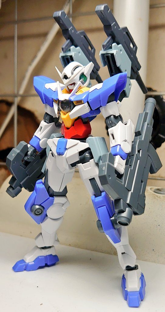 某7スーツを参考に『よく動きそうなエクシア』を目指して作っていました。