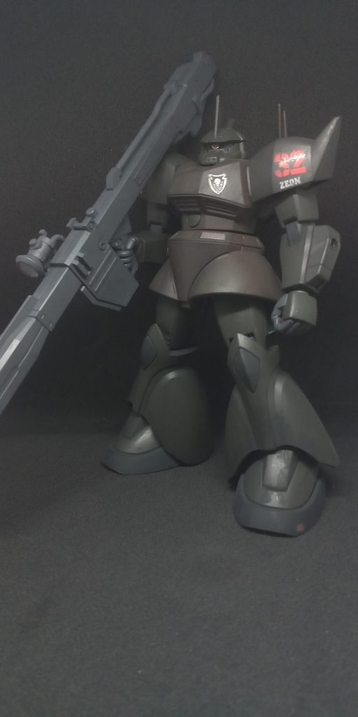 シールドは制作するのが面dゲフンゲフン受理した時から純正装備が欠品していた…が代わりにリックドム用のビームバズーカが混じっていた為装備している。