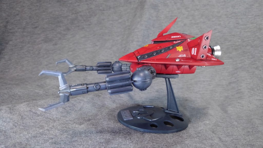 　アームは関節の軸をＫＰＳに変えたりポリキャップ仕込んだりしてます。　本体下部にネオジウムを入れ、台座にはクリップを折り畳んで中に入れてます。これで台座に固定してます。勿論磁石の付く金属なら何処にも付きます。