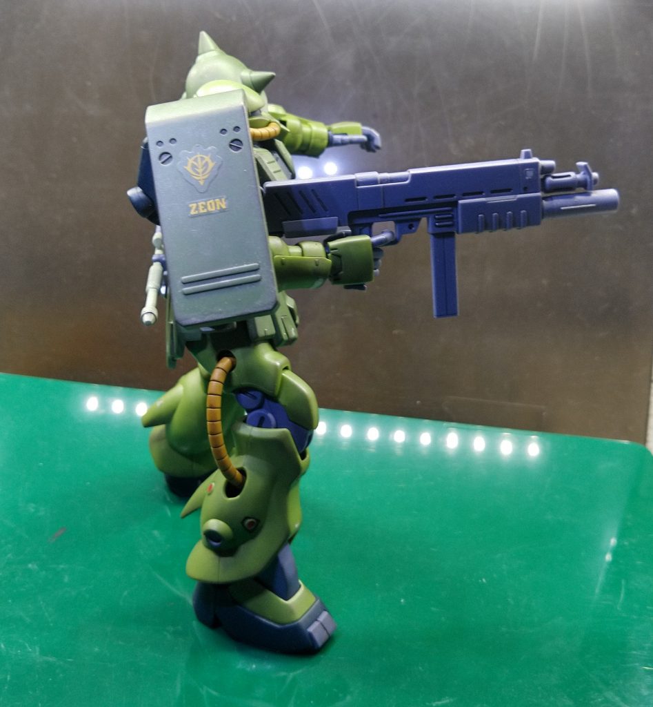 FZはショルダーシールドの形状が兎に角カッコいいなぁ。