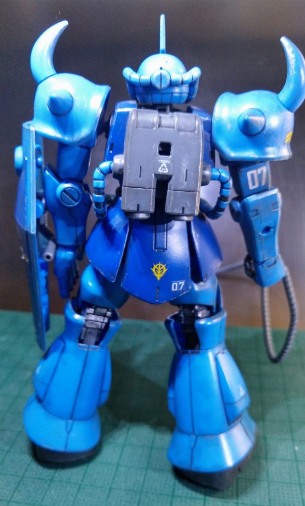 グフは後ろのスカート部分がかっこいい。まあ、全部かっこいいんですがね。