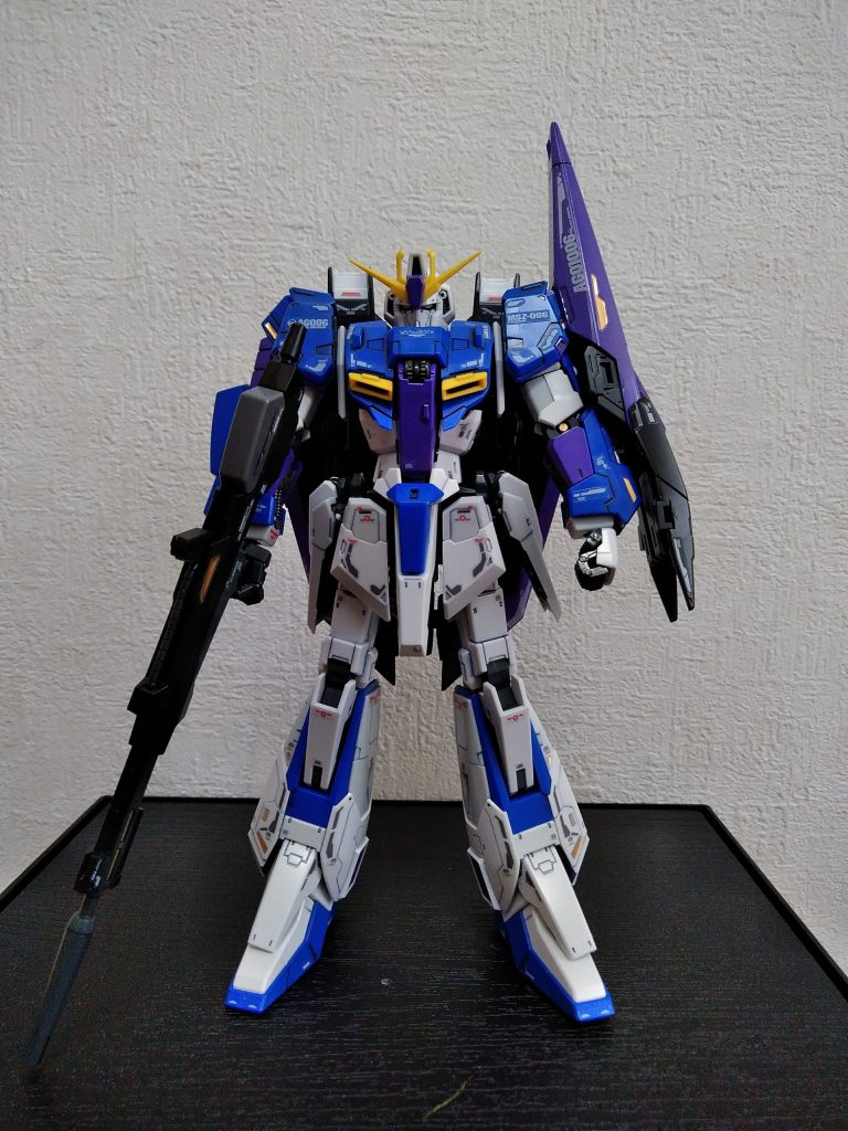 デフォルトから、赤の全部と黄色の一部をパープルまたは青に変更。「引き算」することで、より青の鮮やかが強調されるのを狙ってアレンジしてみましたが、如何でしょう❓