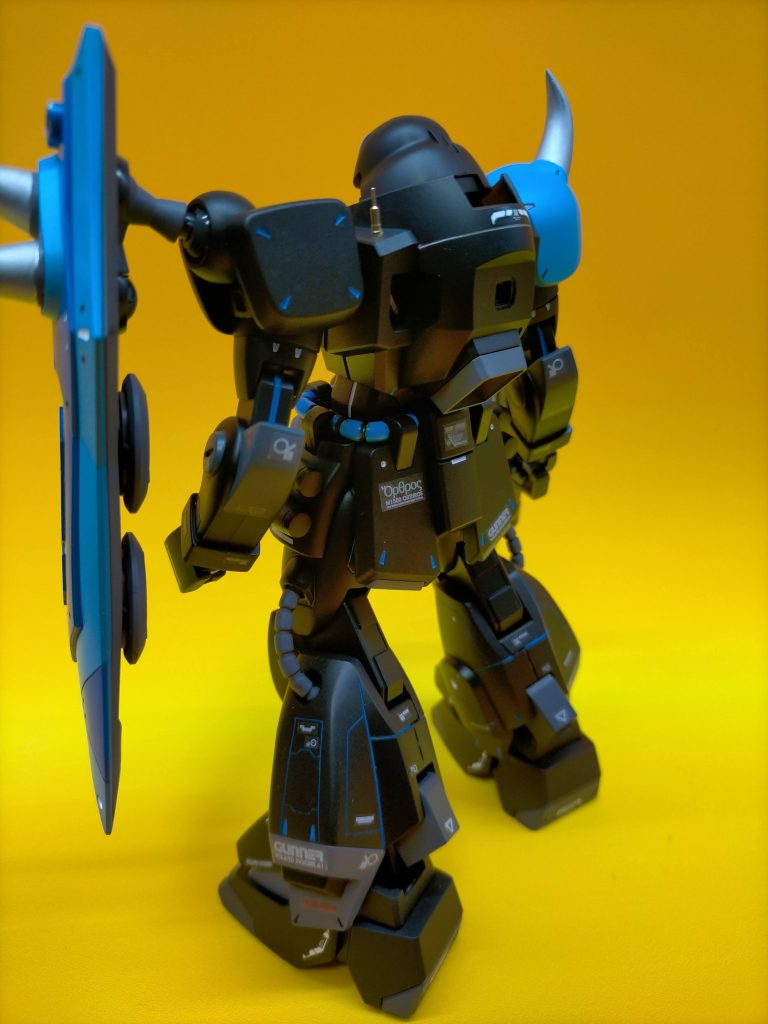 スジボリ追加とブルーのエナメル流し込み