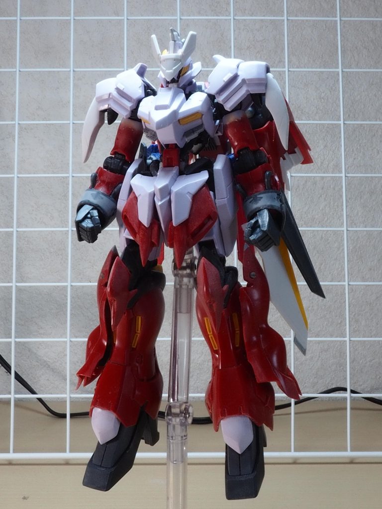 塗装前の写真です。腰を1mm腕を2mm延長しています。