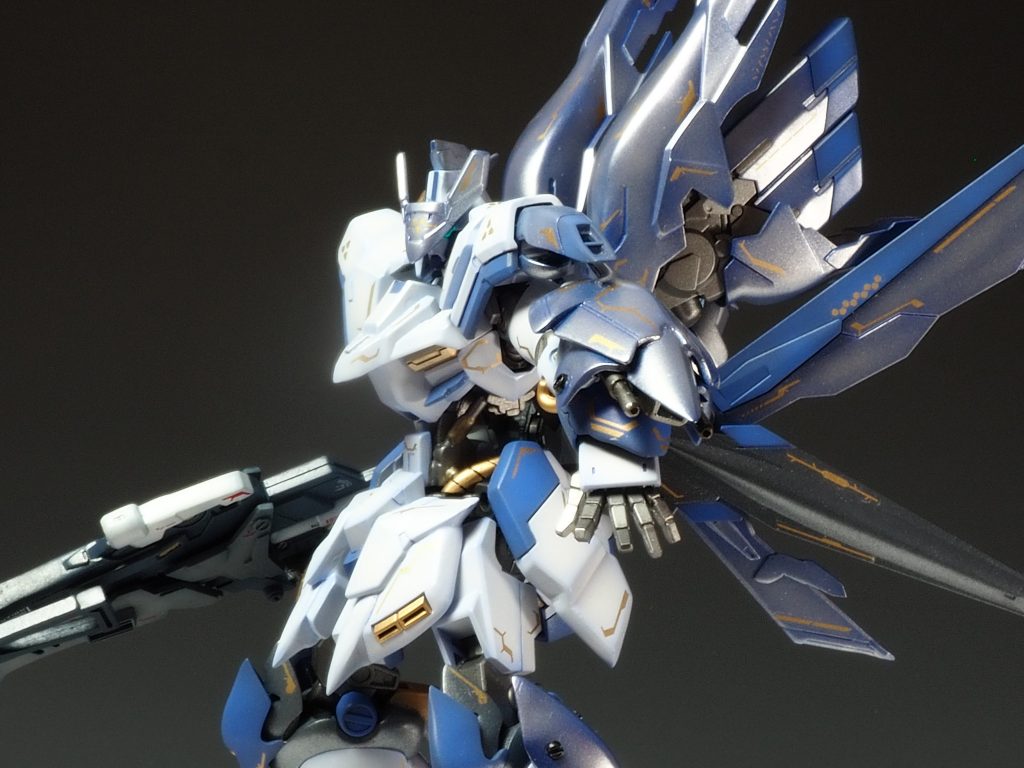 ビームキャノンはプラパイプとプラ棒で制作。小口径なので牽制用ですね。