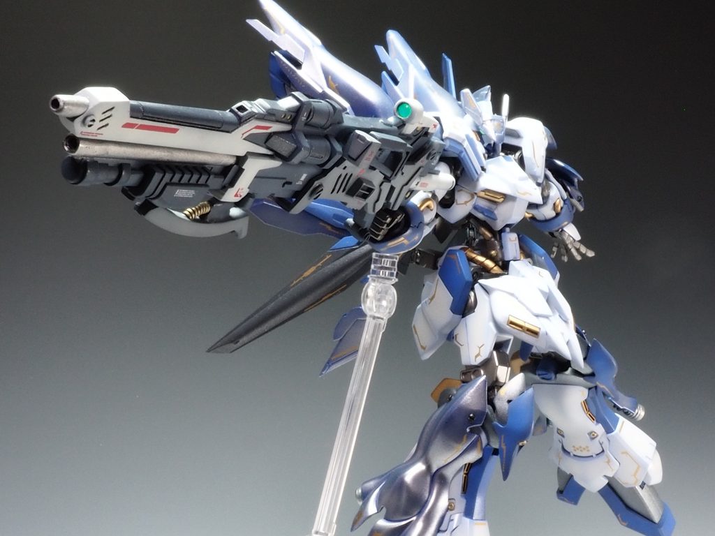 某白騎士をイメージしているのでビームと実弾を撃ち分けれる設定です。重すぎて支えがないと構えれないです💦