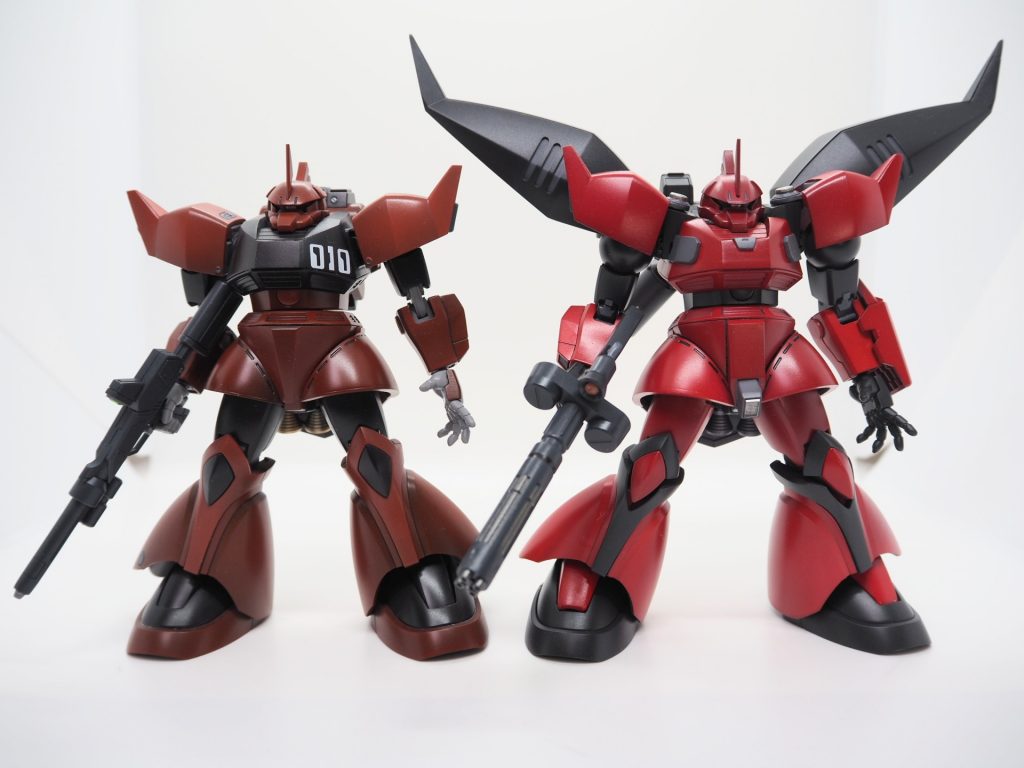 左は以前作った高機動型ゲルググです。こちらも改造は加えていますが、今回は肩や腰を中心にさらに手を加えています。