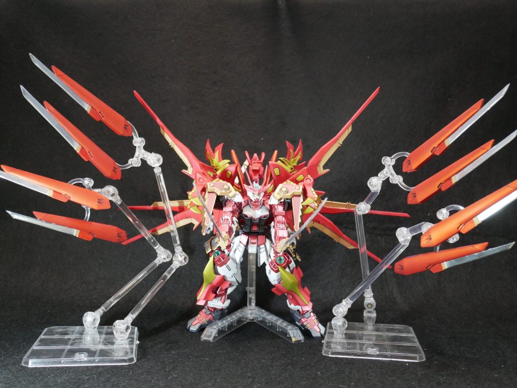 ストライクフリーダムのドラグーンに刀上の刃を付けてソードビットっぽくしてみました。これで大分バックパックの重量が増えました。作った後に気付いたんですけど、これビーム撃つと切っ先に当るんじゃね?。