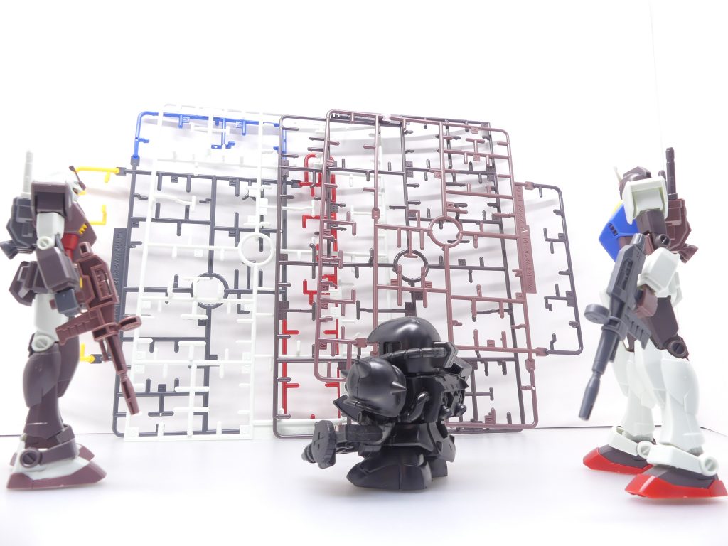 …ところで、今回はいろんな関係で持ち帰って組むのだけれど…それぞれのランナー、全国のナムコかガンダムベースに持っていった方がいいのかしら…