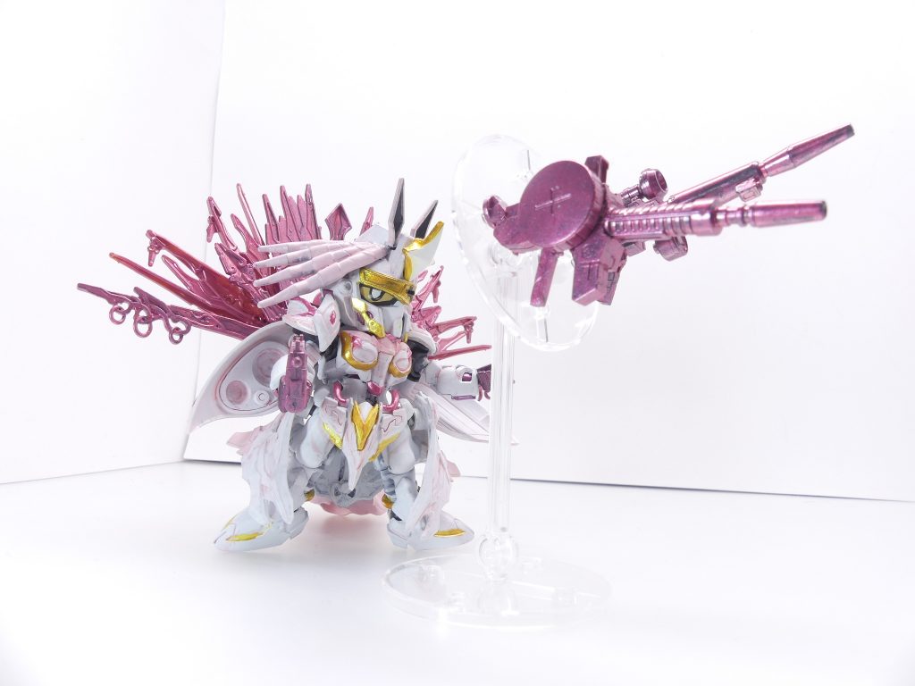 カスタマイズエフェクト用台座を使用することで、バスター攻撃の連射も再現できます。本来の佐助は男なので…目にはヴァルキランダーを参考にハイライトを入れています。