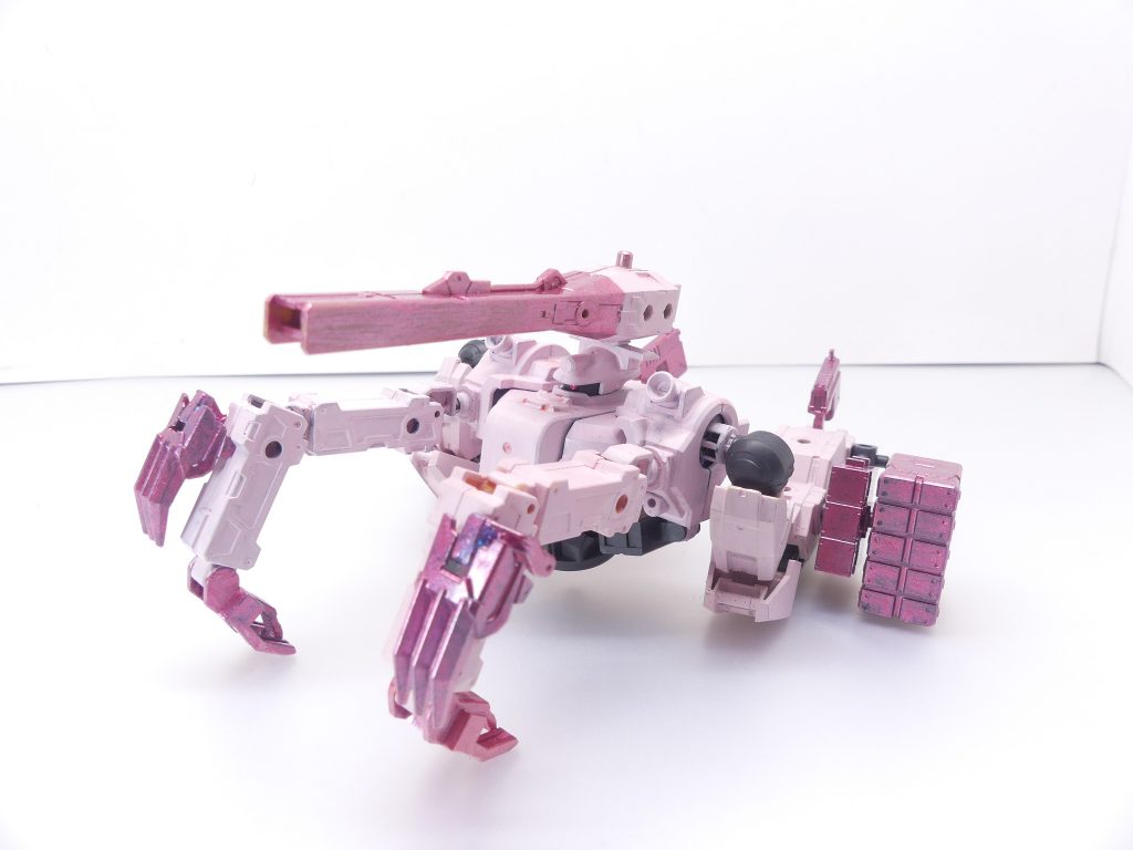 宝具。漢字が出ない。ティエレンをピンクに塗ったら…完全にタオツーになりました。武装プラットフォームとして機能します。使った白の隠蔽力が低く、何度やっても透けてしまい…結果的に塗装に凄い時間を使ってしまいました…サフを使えばいいんだけど筆塗りだからね。