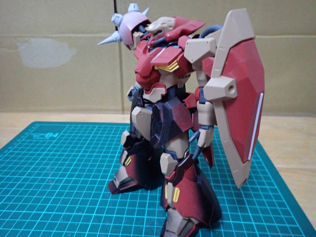 銅を６ｍｍ延長。空いた部分はジャンクパーツで埋めました。肩とバーニアはビルダーパーツに変更しました。