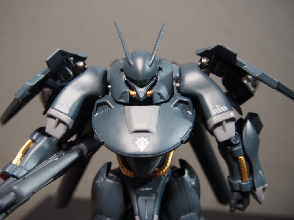 ご尊顔。肩も含めてガーベラ・テトラ改を目指したのですが、私の腕ではそこまで至らず。