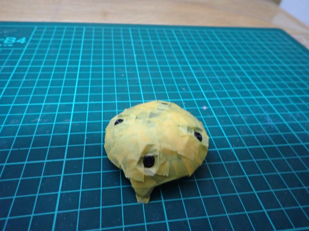 シールドはマスキングで塗装しないと再現できません。塗装レシピ ガイアノーツ　G クレオスC 関節部サフガンメタ　G スターブライトアイアン　G 銀系　黒サフ1500C →シルバー　C 黒系　黒サフ→ウィノーブラック　C ファンネル　黒サフ→パールゴールドC 青焼け表現　クリアブルーG→クリアブラウンG バーニア裏側ガンメタサフ→メタルレッドG 赤系　黒サフ→シルバーC→クリアルージュC 全てクリアーでトップコートで完成です。