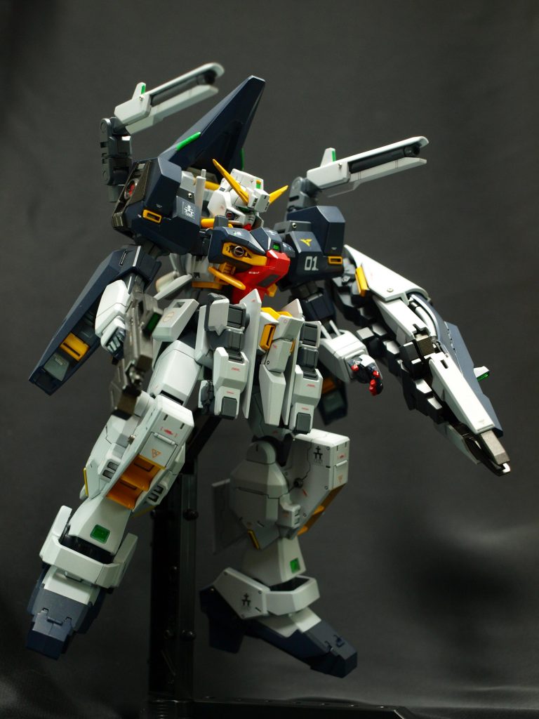 早速キャノンを前方に構え。肩キャノンを前方に構えられるようジョイントパーツ追加。