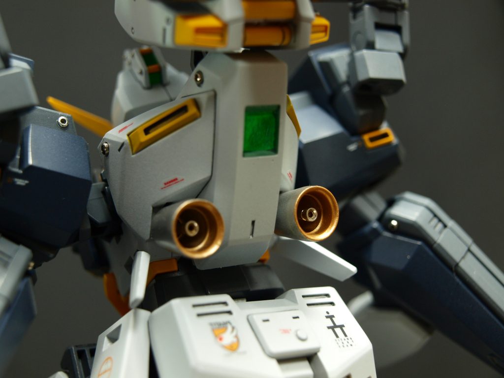 バーニアの中央には、ICソケットでディテールup。