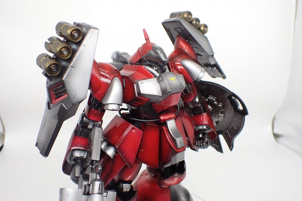 目立つ合わせ目ですが、肩が目立ちますが、後ハメはしやすいです。ファンネルはかなり外れやすいです。