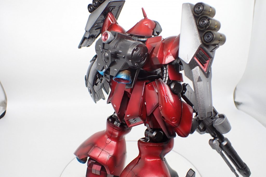 造形はかなりかっこいいキットで、アニメの設定がを忠実に再現したキットだと思います。ただボディが大きいが故にかなりバランスの方は悪いと言えます。