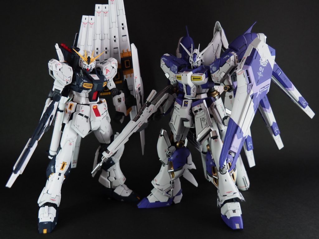 前に作ったRG Hi-νと2ショット。殆ど同じ高さなのでHi-νが設定より大きいのかな？2つ揃うと存在感が有ってカッコいいですね。