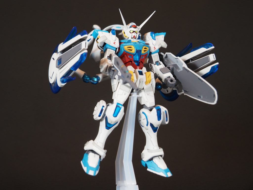 ステッカーでの色分けがかなりの箇所あるめんどくさいキットですが、今回はすべて塗分けを行いました。スジボリなども少しだけ追加してありますが、宇宙世紀とは違うパネルの形状に、スジボリを入れる箇所やデザインに悩みました。結果、ほとんどわからないぐらいの個所にしか入れてません。