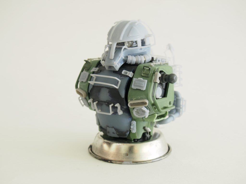 一見オーバーディティールに見えますが、同系色に配色すると不思議と馴染みます。