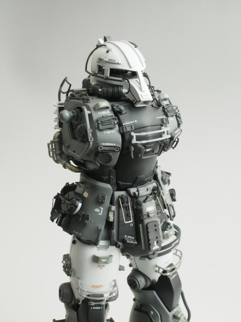 進化過程のテスト機という架空機体なので、様々なところに機体情報を収集するアンテナを設置しています。モデリング的にはオーバーディティールにギリギリならないくらいにしました。