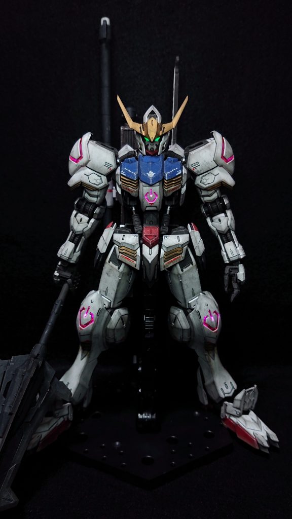 自身の投稿を見直した際に、このMGバルバトスのポージングやライティングがイマイチだったので、再撮影しました。