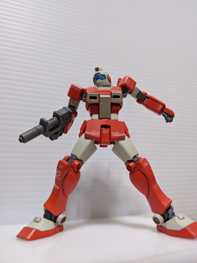 EGガンダムの肩構造のおかげでプラ板で肩を覆ってしまっても結構開く事が出来ます。