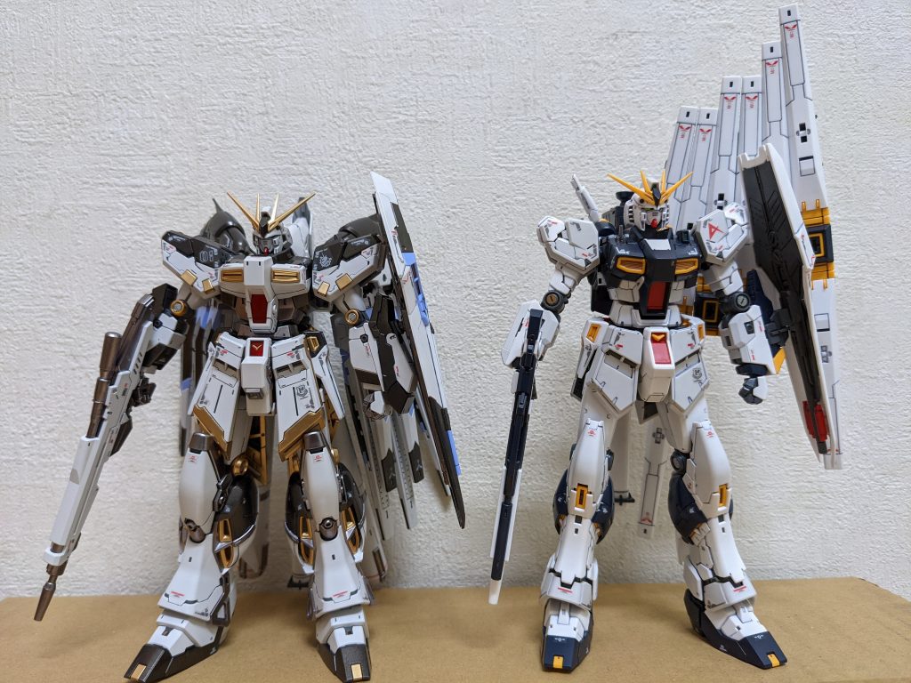 ダブルマジンガー（ダブルライダー❓）風のツーショット！！コレがやりたくてこの色にしたと言っても過言では無い！！νガンダムの方が長身で、グレートっぽいですが😆