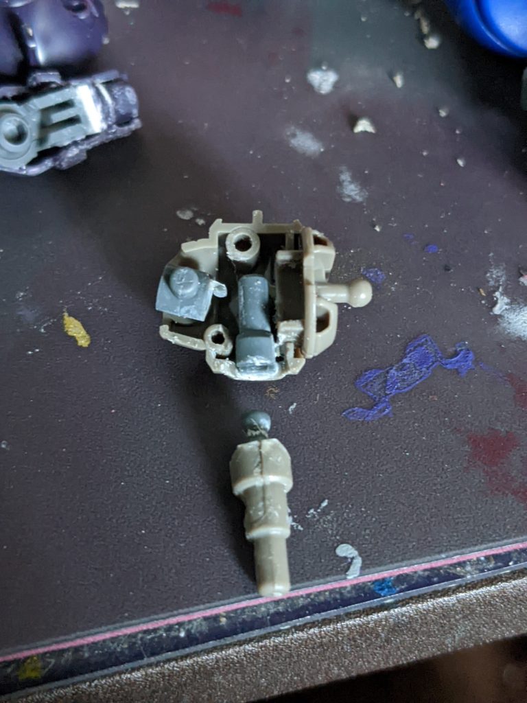 肩部もジョイント仕込んで可動域の確保といかり肩が出来るように